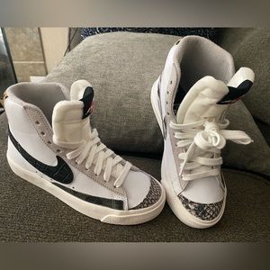Size 3.5 - Nike Blazer Mid White 2022